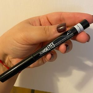 Black eyeliner